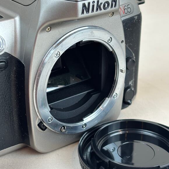 Nikon N65 35mm SLR Film Camera Bundle w/ 2 Quantaray Lenses 28-90mm 70-300mm - Picture 10 of 12